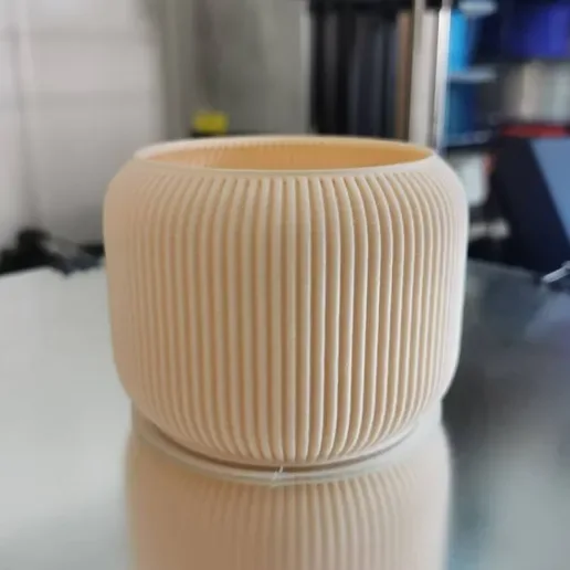 Vase 0002 B - Bulky planter vase, a preview image from Creality Cloud