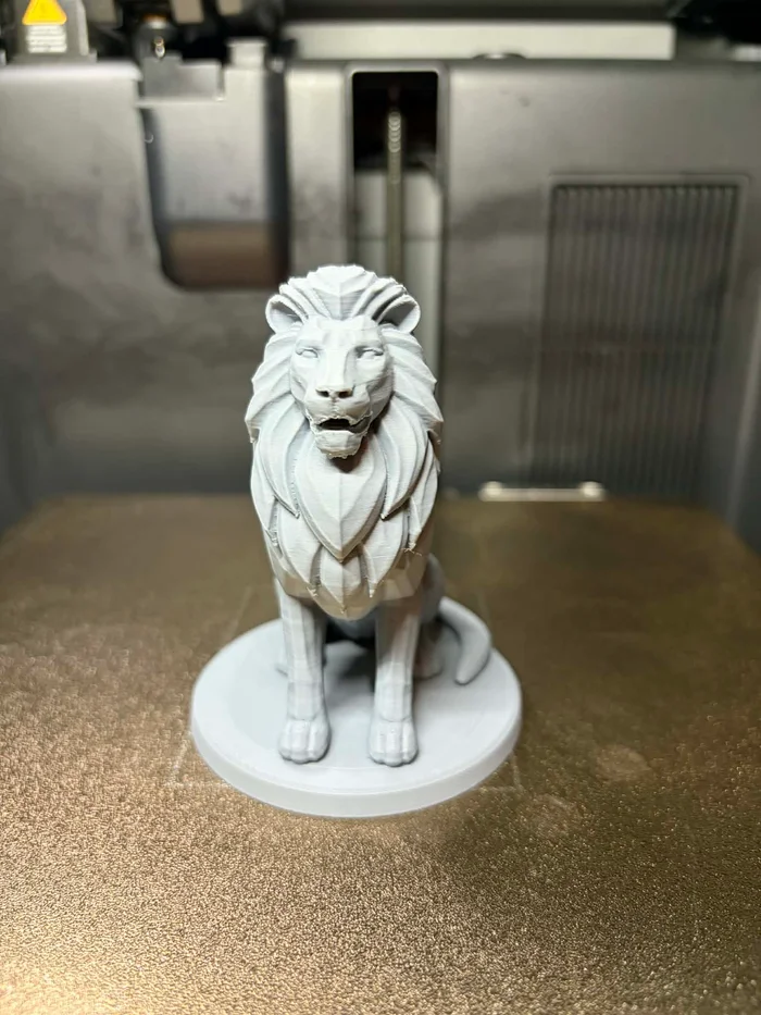 Majestic Lion Sculpture – Elegant Desk Decor 3D, a preview image from Creality Cloud