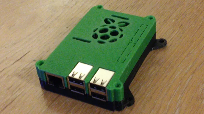 Raspberry Pi 2/B+ case with logo, a preview image from Thingiverse