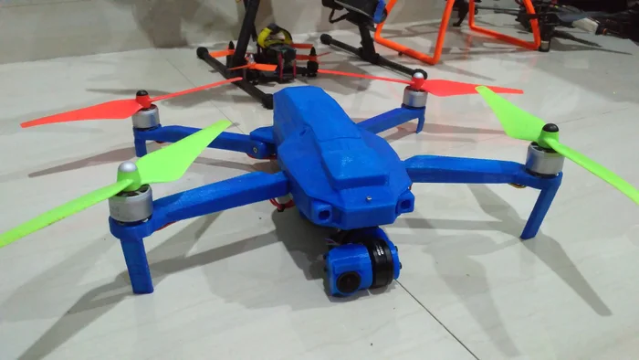 Foldable drone frame (wider body, higher ground clearence,bottom access plate) Remix, a preview image from Thingiverse