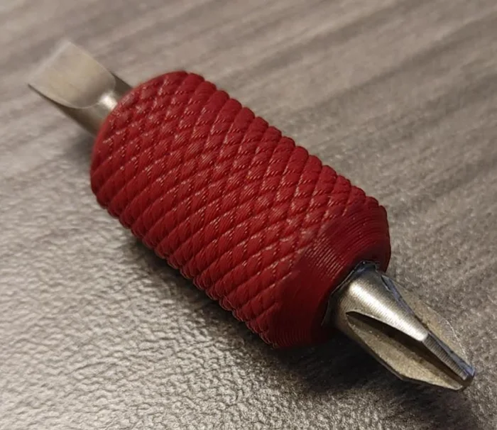 Double Sided Bit Grip Pocket Screwdriver, a preview image from Thingiverse