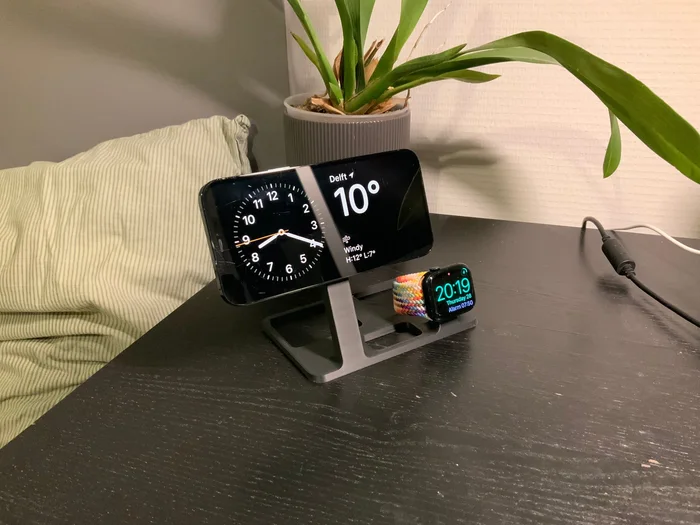 MagSafe Stand for iPhone and Apple Watch, a preview image from Thingiverse
