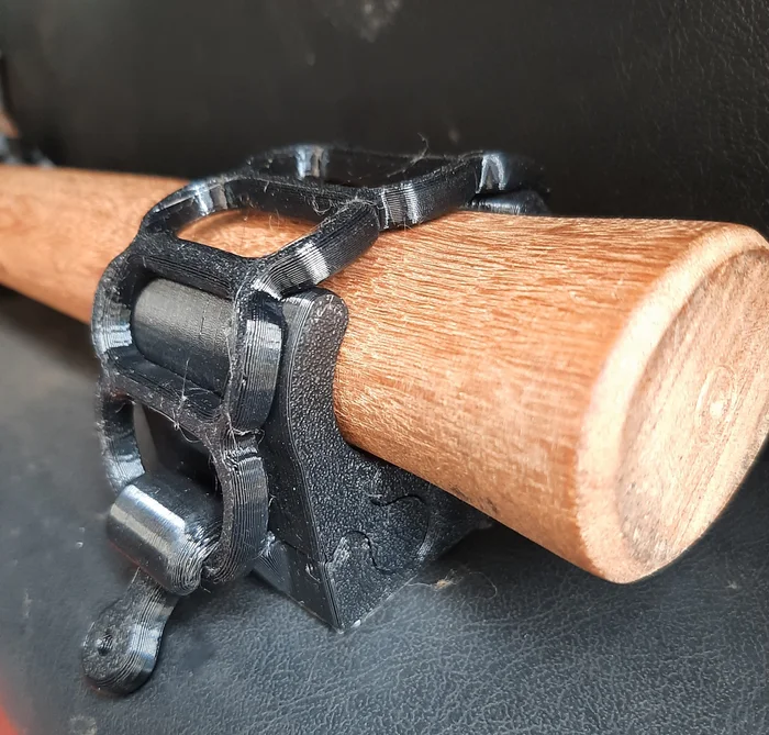 Round objects sturdy holder, a preview image from Thingiverse